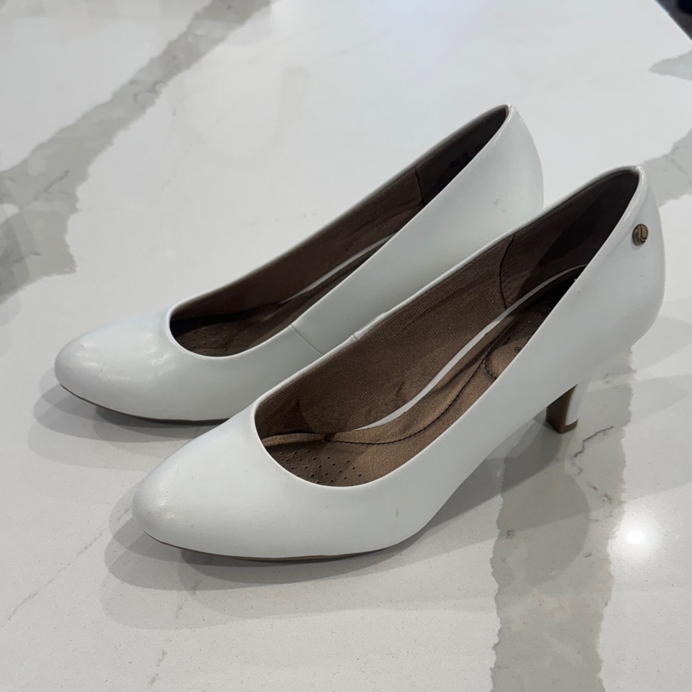 Elegant “Life Stride” White Women's Pumps, size 10